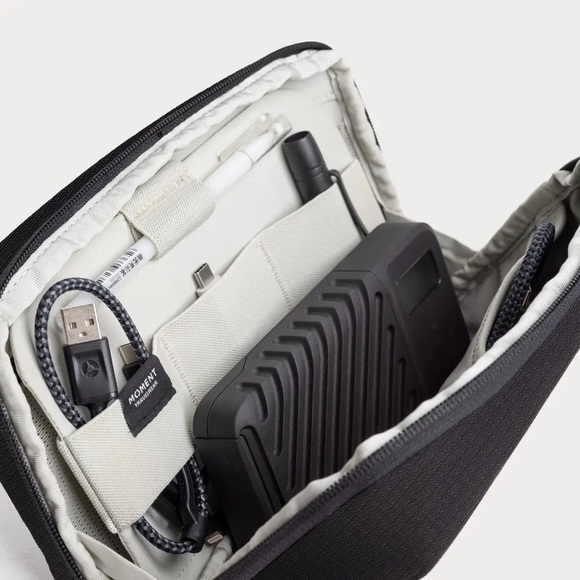 NWT Moment Everything Tech Organizer - Black - Picture 2 of 5